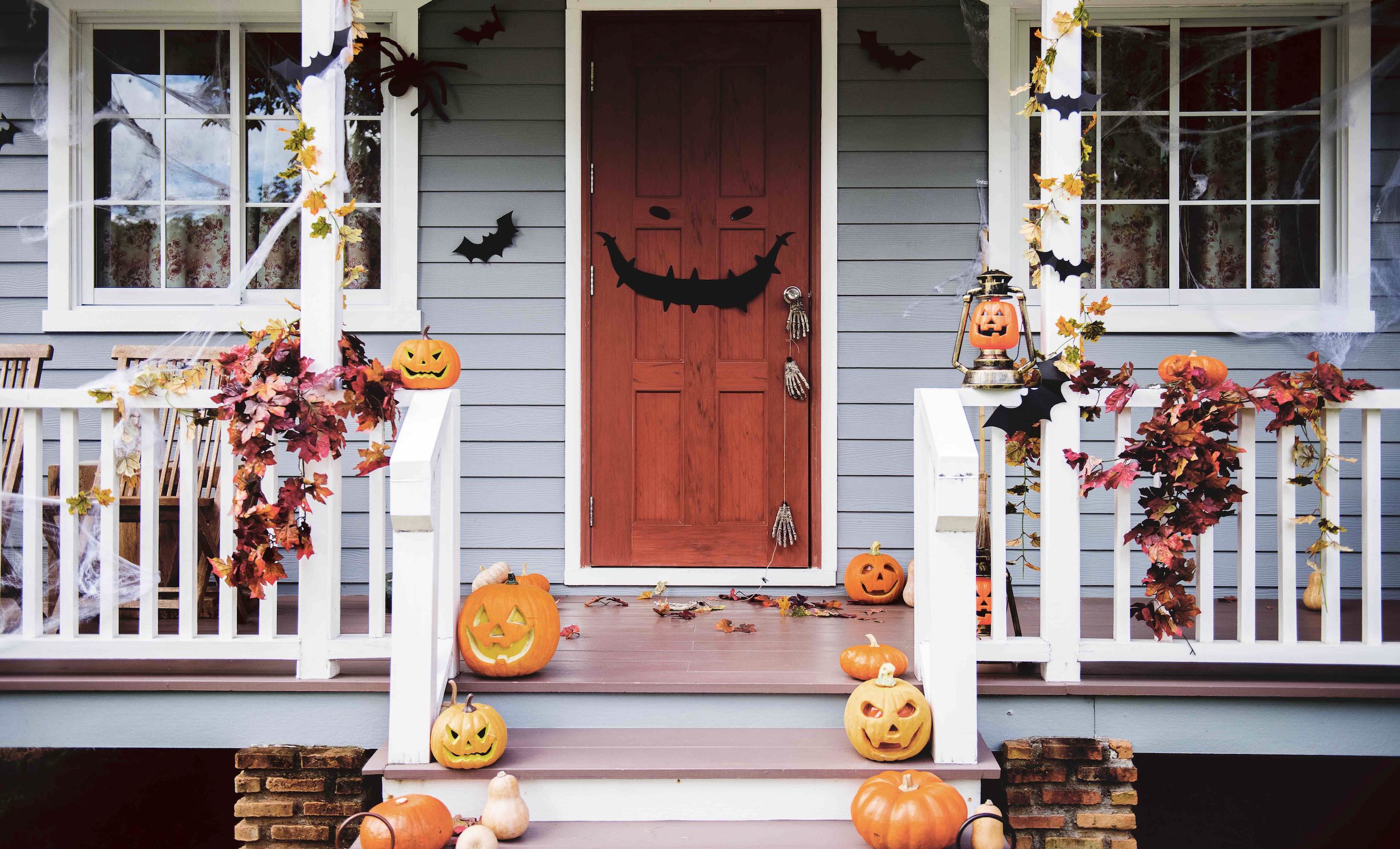 Halloween Porch Décor Header Image