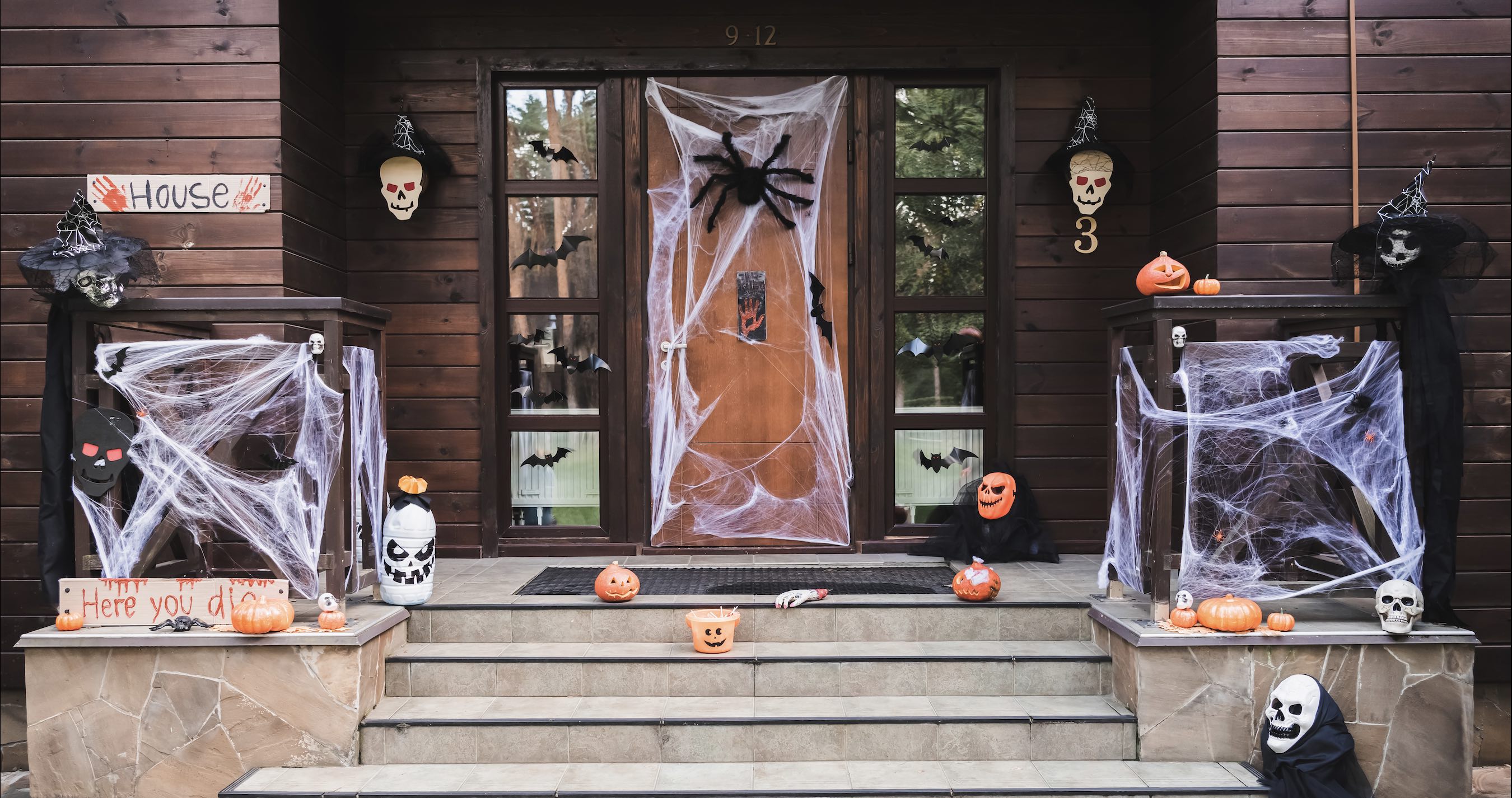 Halloween Porch Décor: Door Decor